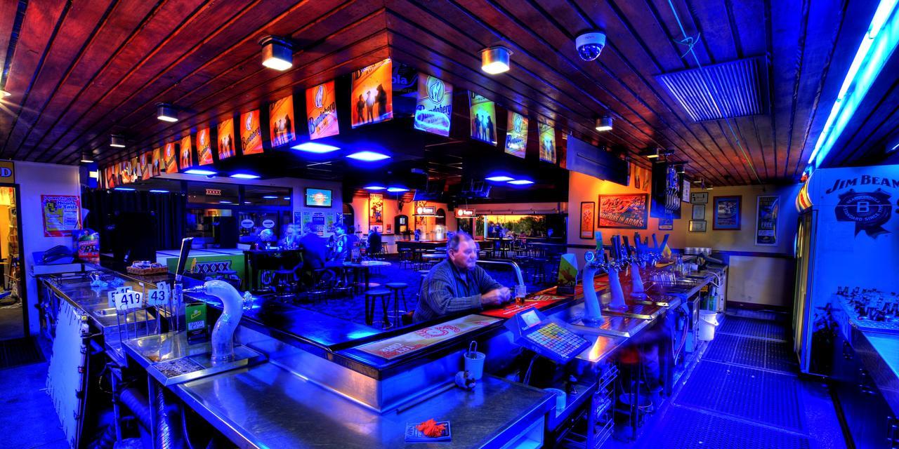 Overlander Hotel マウント・アイザ エクステリア 写真