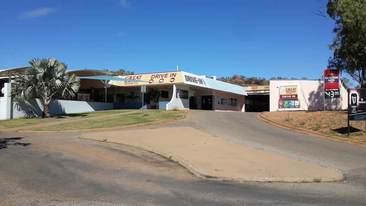Overlander Hotel マウント・アイザ エクステリア 写真